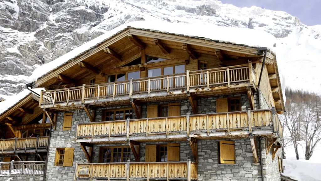 chalet cristal exterior ski beat family holiday at La Daille